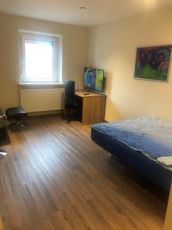 Calm Spacy Room, Own Modern Bath, Near Center, To 1 Person Or A Couple - Not Suitable For Craftsmen, Not Accepted - Privatly Rented Nuremberg ภายนอก รูปภาพ